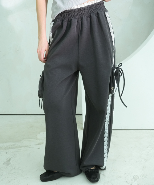 Vivacious(ビバシャス)の「Jenny Lace Track Wide Pants - 4COL(スウェットパンツ・レディース・ブラック/ピンク/ネイビー/チャコール・SMALL/MEDIUM)」の8枚目の写真