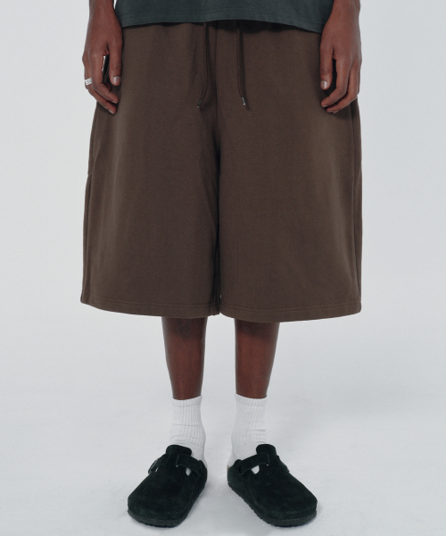 suade（スエード）の「WIDE SWEAT SHORTS [BROWN]（その他パンツ・レディース・その他・SMALL/MEDIUM/LARGE）」の2枚目の写真