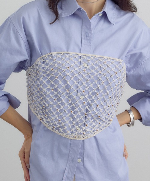 SALON adam et rope'(サロン アダム エ ロペ)の「マクラメ編みストール(ストール/ショール・レディース・オフホワイト/ブラウン・FREE)」の2枚目の写真