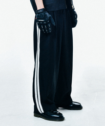 COME（シーオーエムイー）の「[UNISEX] Satin-Trimmed Motorsport Trousers (Black)（その他パンツ）」
