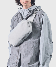 MATHEMATIK（マスマティック）の「Bott W19 Sling Crossbody Bag Cloud Grey（ボディバッグ/ウエストポーチ・メンズ）」