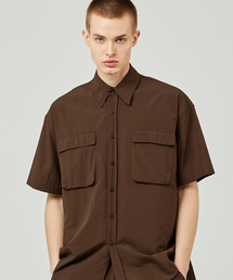 ease（イーズ）の「ユーティリティウィンド1/2シャツ_ブラウン_ユニセックス（シャツ/ブラウス）」