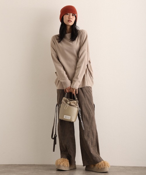 ElegChic(エレグシック)の「ドルマンスリーブボートネックTシャツ(Tシャツ/カットソー・レディース・ベージュ/ネイビー/オフホワイト/グレー/ブラック・L/M/4L/XXL/XL)」の4枚目の写真
