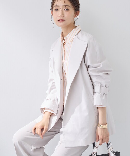 INDIVI（インディヴィ）の「【撥水/軽量】ミドル丈 ミニマルトレンチコート（トレンチコート・レディース・ライトベージュ/ナチュラル/ネイビー・05/13/15 /36/38/40/03/34/19）」の2枚目の写真