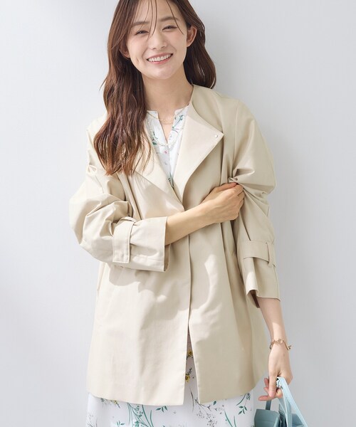 INDIVI（インディヴィ）の「【撥水/軽量】ミドル丈 ミニマルトレンチコート（トレンチコート・レディース・ライトベージュ/ナチュラル/ネイビー・05/13/15 /36/38/40/03/34/19）」の22枚目の写真