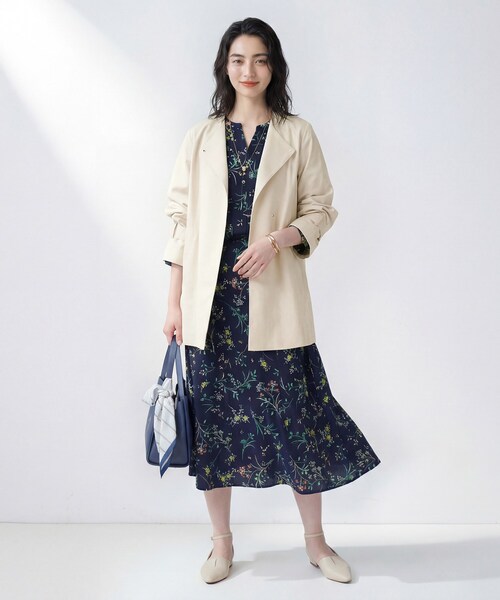 INDIVI（インディヴィ）の「【撥水/軽量】ミドル丈 ミニマルトレンチコート（トレンチコート・レディース・ライトベージュ/ナチュラル/ネイビー・05/13/15 /36/38/40/03/34/19）」の19枚目の写真