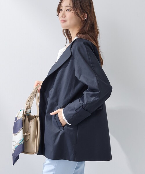 INDIVI（インディヴィ）の「【撥水/軽量】ミドル丈 ミニマルトレンチコート（トレンチコート・レディース・ライトベージュ/ナチュラル/ネイビー・05/13/15 /36/38/40/03/34/19）」の17枚目の写真