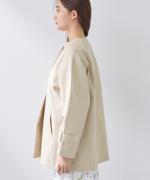 INDIVI（インディヴィ）の「【撥水/軽量】ミドル丈 ミニマルトレンチコート（トレンチコート・レディース・ライトベージュ/ナチュラル/ネイビー・05/13/15 /36/38/40/03/34/19）」の4枚目の写真