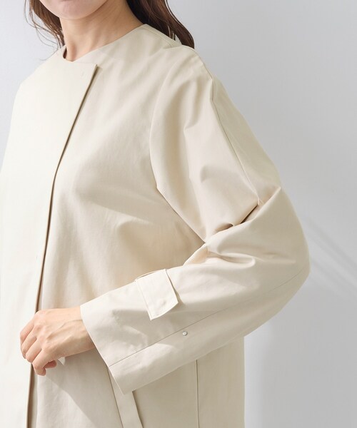 INDIVI（インディヴィ）の「【撥水/軽量】ミドル丈 ミニマルトレンチコート（トレンチコート・レディース・ライトベージュ/ナチュラル/ネイビー・05/13/15 /36/38/40/03/34/19）」の7枚目の写真