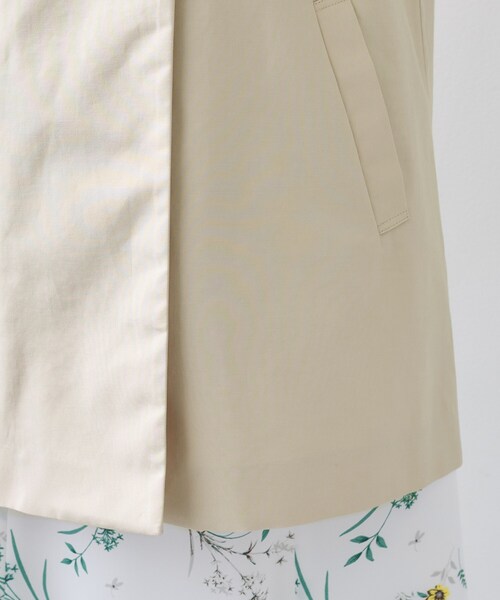 INDIVI（インディヴィ）の「【撥水/軽量】ミドル丈 ミニマルトレンチコート（トレンチコート・レディース・ライトベージュ/ナチュラル/ネイビー・05/13/15 /36/38/40/03/34/19）」の8枚目の写真