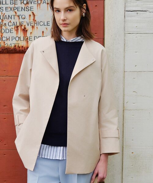 INDIVI（インディヴィ）の「【撥水/軽量】ミドル丈 ミニマルトレンチコート（トレンチコート・レディース・ライトベージュ/ナチュラル/ネイビー・05/13/15 /36/38/40/03/34/19）」の13枚目の写真