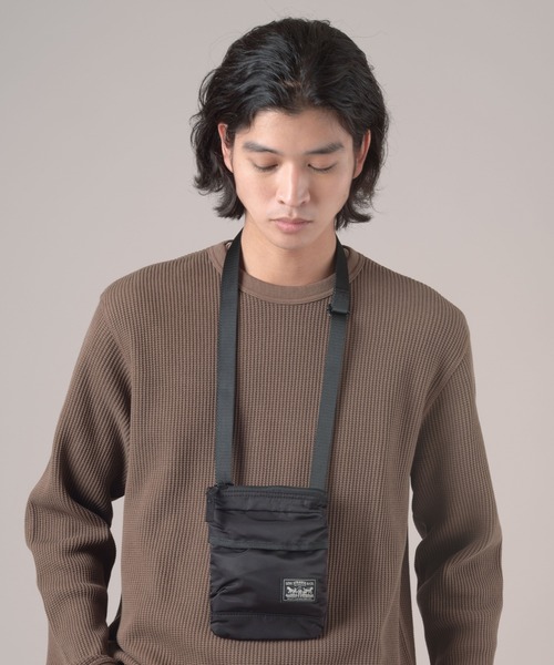 Levi's(リーバイス)の「Levi's/リーバイス ミッションベイ クロスボディポーチ(ショルダーバッグ・メンズ・ブラック・OS)」の1枚目の写真