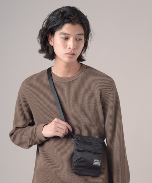 Levi's(リーバイス)の「Levi's/リーバイス ミッションベイ クロスボディポーチ(ショルダーバッグ・メンズ・ブラック・OS)」の2枚目の写真