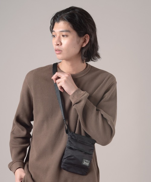 Levi's(リーバイス)の「Levi's/リーバイス ミッションベイ クロスボディポーチ(ショルダーバッグ・メンズ・ブラック・OS)」の3枚目の写真