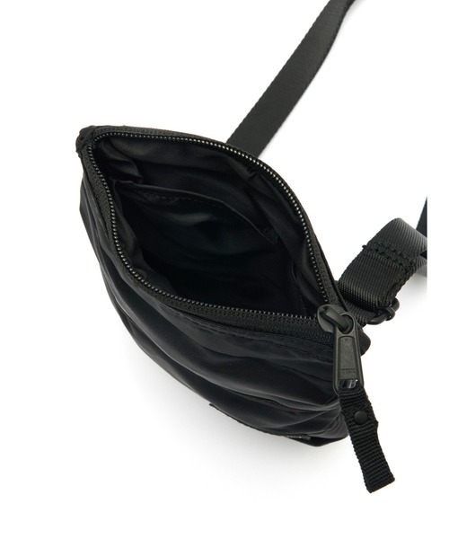 Levi's(リーバイス)の「Levi's/リーバイス ミッションベイ クロスボディポーチ(ショルダーバッグ・メンズ・ブラック・OS)」の6枚目の写真