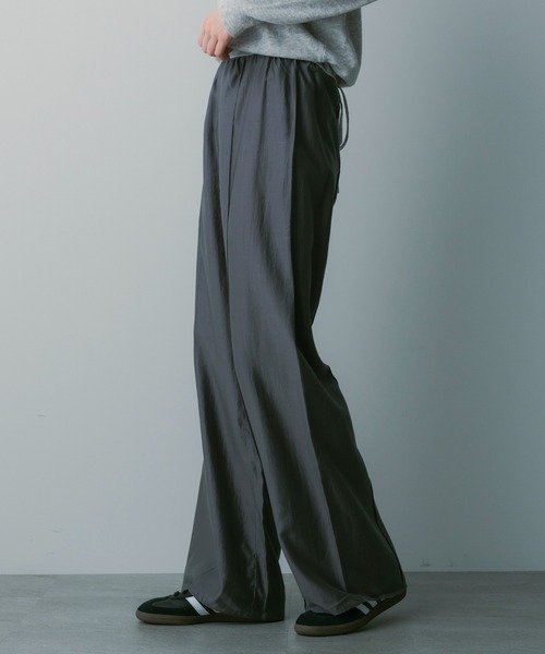 SERENO(セレーノ)の「リラクシーワイドサテンパンツ(その他パンツ・レディース・ブラウン/グレー・L/M)」の2枚目の写真