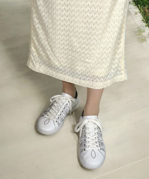 ASH（アッシュ）の「ASH/アッシュ【STAR STUDS】スタッズローカットスニーカー フラットソール 2cmヒール（スニーカー・レディース・ホワイト×レッド/ホワイト×ブラック・37/36/40/39/38/35）」の4枚目の写真