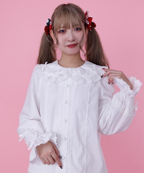 Chalmiere(シャルミエール)の「プチリボン丸襟ブラウス(シャツ/ブラウス・レディース・ホワイト/レッド/ブラウン・MEDIUM)」の1枚目の写真