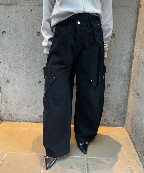 ROGER AND RAW(ロジャーアンドロウ)の「ワイドカーゴカーブパンツ(カーゴパンツ・レディース・ブラック/カーキ/アイボリー・FREE)」の2枚目の写真