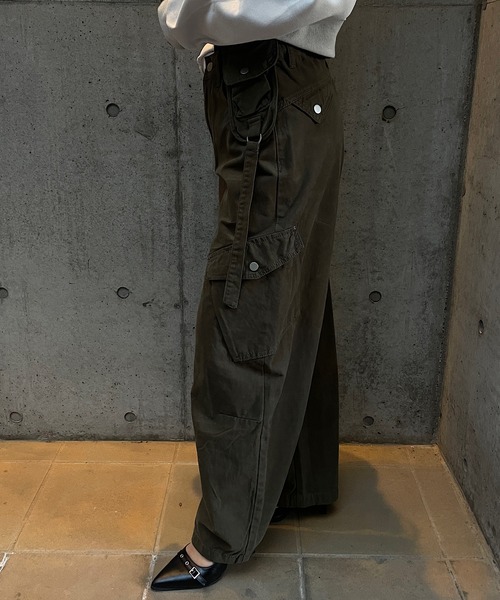 ROGER AND RAW(ロジャーアンドロウ)の「ワイドカーゴカーブパンツ(カーゴパンツ・レディース・ブラック/カーキ/アイボリー・FREE)」の21枚目の写真