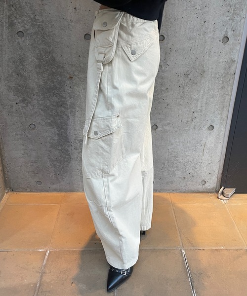 ROGER AND RAW(ロジャーアンドロウ)の「ワイドカーゴカーブパンツ(カーゴパンツ・レディース・ブラック/カーキ/アイボリー・FREE)」の12枚目の写真