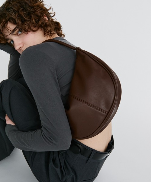 arholiday.standard(エーアールホリデースタンダード)の「one-handle curved shoulder bag / ワンハンドルカーブショルダーバッグ(ショルダーバッグ・レディース・ブラウン/ブラック・FREE)」の18枚目の写真