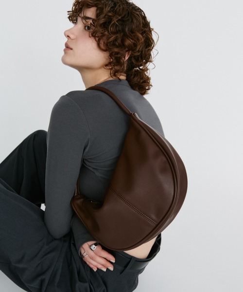 arholiday.standard(エーアールホリデースタンダード)の「one-handle curved shoulder bag / ワンハンドルカーブショルダーバッグ(ショルダーバッグ・レディース・ブラウン/ブラック・FREE)」の19枚目の写真
