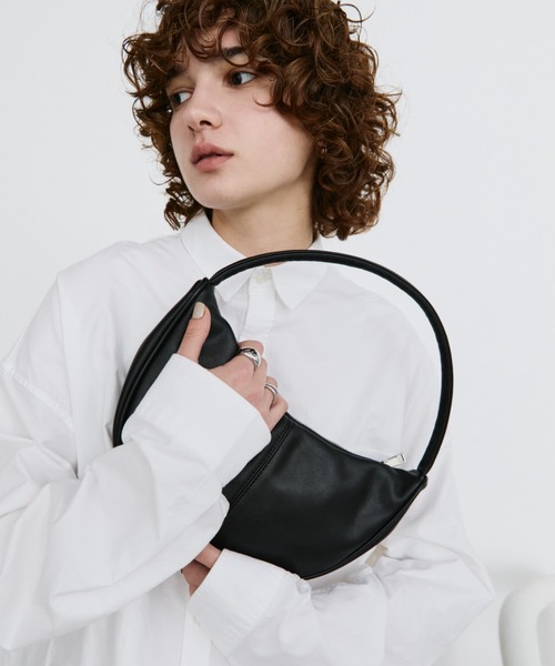 arholiday.standard(エーアールホリデースタンダード)の「one-handle curved shoulder bag / ワンハンドルカーブショルダーバッグ(ショルダーバッグ・レディース・ブラウン/ブラック・FREE)」の7枚目の写真
