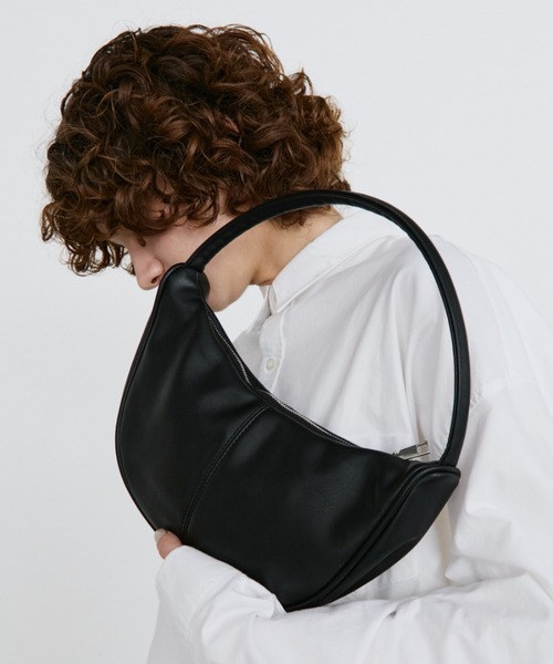 arholiday.standard(エーアールホリデースタンダード)の「one-handle curved shoulder bag / ワンハンドルカーブショルダーバッグ(ショルダーバッグ・レディース・ブラウン/ブラック・FREE)」の6枚目の写真
