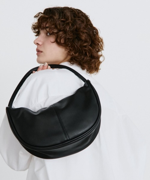 arholiday.standard(エーアールホリデースタンダード)の「one-handle curved shoulder bag / ワンハンドルカーブショルダーバッグ(ショルダーバッグ・レディース・ブラウン/ブラック・FREE)」の8枚目の写真