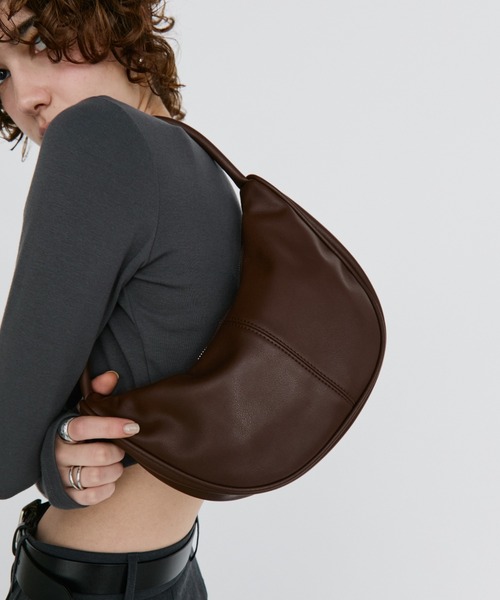 arholiday.standard(エーアールホリデースタンダード)の「one-handle curved shoulder bag / ワンハンドルカーブショルダーバッグ(ショルダーバッグ・レディース・ブラウン/ブラック・FREE)」の22枚目の写真