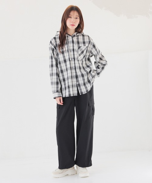 Honeys(ハニーズ)の「フード付チェックシャツ(シャツ/ブラウス・レディース・ネイビー系/ホワイト×ブラック/ホワイト系その他/グリーン系その他・S/M/LL/L)」の7枚目の写真