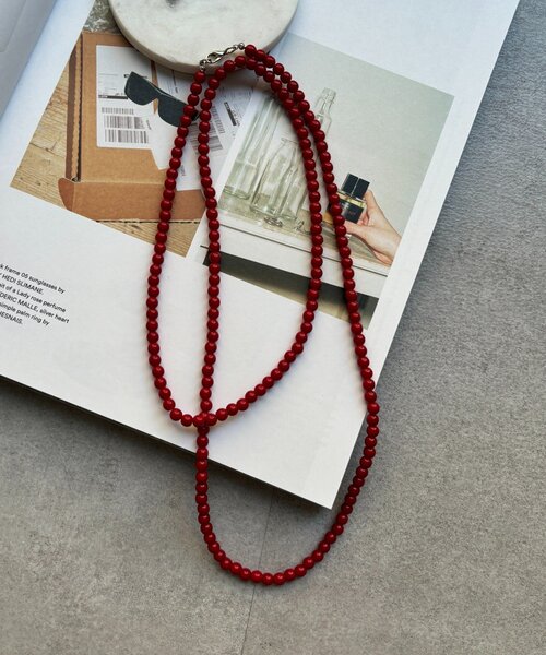 DouDou（ドゥドゥ）の「カラーボールチェーンネックレス（ネックレス・レディース・レッド/ブラック・FREE）」の4枚目の写真