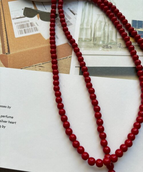 DouDou（ドゥドゥ）の「カラーボールチェーンネックレス（ネックレス・レディース・レッド/ブラック・FREE）」の5枚目の写真