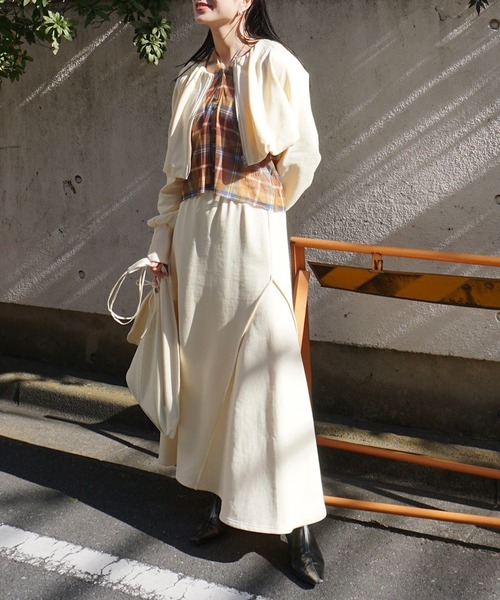 Ameri（アメリ）の「BALLOON SWEAT TOP WITH SKIRT（セットアップ・レディース・クリーム/アッシュブラウン/グレー・MEDIUM/SMALL）」の3枚目の写真