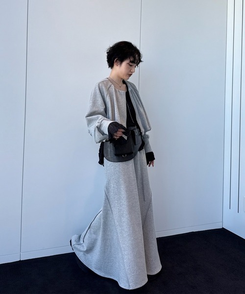 Ameri（アメリ）の「BALLOON SWEAT TOP WITH SKIRT（セットアップ・レディース・クリーム/アッシュブラウン/グレー・MEDIUM/SMALL）」の5枚目の写真