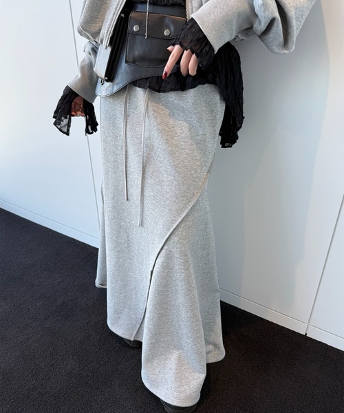 Ameri（アメリ）の「BALLOON SWEAT TOP WITH SKIRT（セットアップ・レディース・クリーム/アッシュブラウン/グレー・MEDIUM/SMALL）」の6枚目の写真