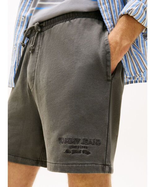 tommy jeans(トミー ジーンズ)の「TJM NEW CLASSICS BEACH SHORT(その他パンツ・メンズ・ブラック/グレー・LARGE/MEDIUM/SMALL)」の4枚目の写真