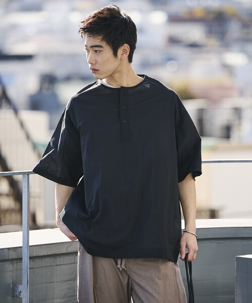 FREAK'S STORE(フリークスストア)の「限定展開 Relax Fit リラックスフィット ヘンリーネック プルオーバーシャツ(シャツ/ブラウス・メンズ・ホワイト/チャコールグレー/ブラウン/ブラック/ベージュ・MEDIUM/SMALL/LARGE)」の3枚目の写真
