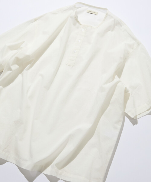 FREAK'S STORE(フリークスストア)の「限定展開 Relax Fit リラックスフィット ヘンリーネック プルオーバーシャツ(シャツ/ブラウス・メンズ・ホワイト/チャコールグレー/ブラウン/ブラック/ベージュ・MEDIUM/SMALL/LARGE)」の20枚目の写真