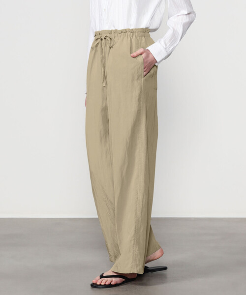 Bshop(ビショップ)の「BRACCAE | テンセルポプリン イージーワイドパンツ WOMEN(その他パンツ・レディース・ブラウン/ベージュ/ブラック・1/2)」の3枚目の写真