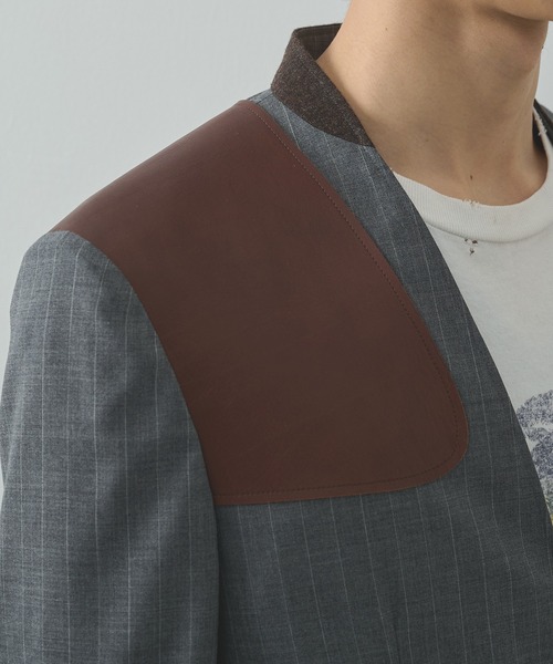 KHOKI(コッキ)の「【KHOKI/コッキ】Leather-Patch No-Collar Jacket(テーラードジャケット・メンズ・グレー/ブラック・3/2)」の3枚目の写真