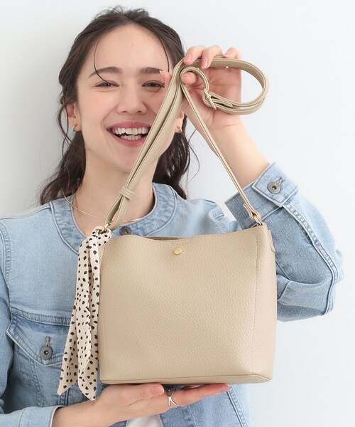 SHOO・LA・RUE（シューラルー）の「スカーフ付きショルダーバッグ（ショルダーバッグ・レディース・ライトベージュ/ブラック/ピンク系・00）」の2枚目の写真