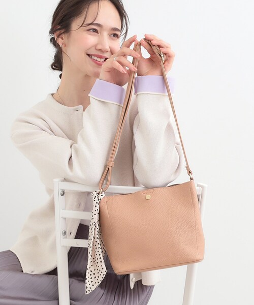 SHOO・LA・RUE（シューラルー）の「スカーフ付きショルダーバッグ（ショルダーバッグ・レディース・ライトベージュ/ブラック/ピンク系・00）」の4枚目の写真