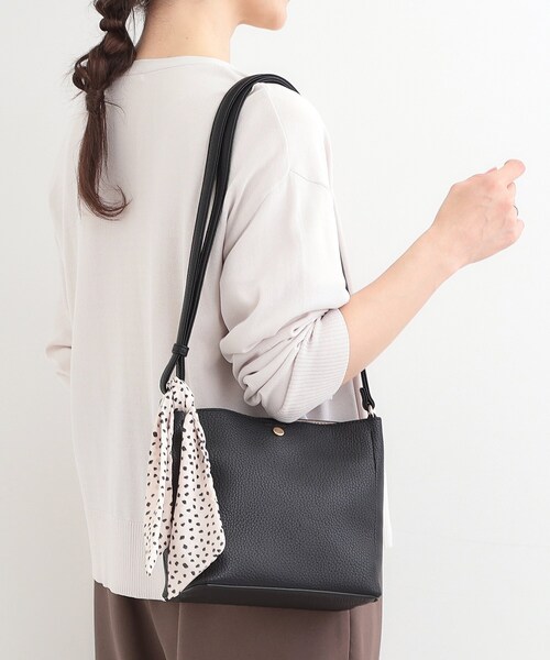 SHOO・LA・RUE（シューラルー）の「スカーフ付きショルダーバッグ（ショルダーバッグ・レディース・ライトベージュ/ブラック/ピンク系・00）」の5枚目の写真