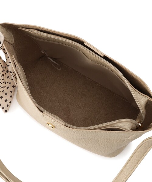 SHOO・LA・RUE（シューラルー）の「スカーフ付きショルダーバッグ（ショルダーバッグ・レディース・ライトベージュ/ブラック/ピンク系・00）」の18枚目の写真