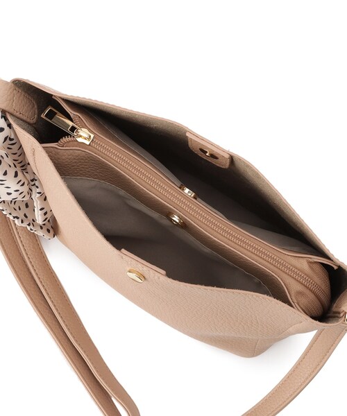 SHOO・LA・RUE（シューラルー）の「スカーフ付きショルダーバッグ（ショルダーバッグ・レディース・ライトベージュ/ブラック/ピンク系・00）」の20枚目の写真