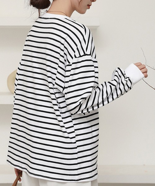 DAY CLOSET(デイ クローゼット)の「【ゆったりオーバーサイズ】長袖ボーダー柄 ドロップショルダー ロングTシャツ/カットソー レディース(Tシャツ/カットソー・レディース・ホワイト×ブラック・M/L)」の5枚目の写真