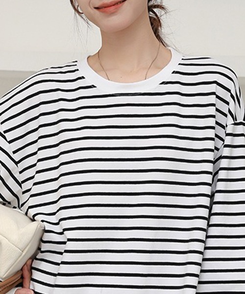 DAY CLOSET(デイ クローゼット)の「【ゆったりオーバーサイズ】長袖ボーダー柄 ドロップショルダー ロングTシャツ/カットソー レディース(Tシャツ/カットソー・レディース・ホワイト×ブラック・M/L)」の9枚目の写真