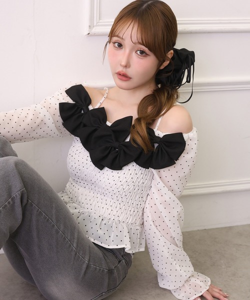 one after another NICE CLAUP（ワンアフターアナザーナイスクラップ）の「シャーリングリボンブラウス（シャツ/ブラウス・レディース・ドット/ピンク/ブラック/サックスブルー・FREE）」の4枚目の写真